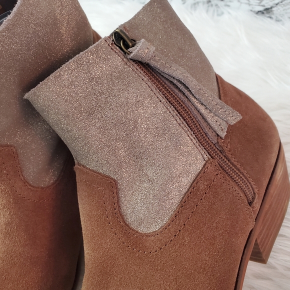 New Frye and Co Size 11 Rubie Side Zip Suede Ankle Boot Almond Toe cognac - Picture 4 of 6